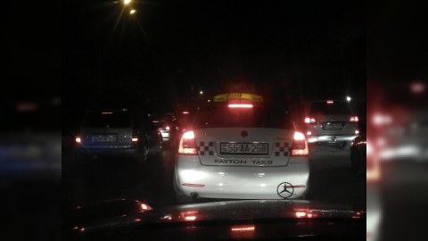 Bakıda “AA” seriyalı nömrəsi olan taksilər - Onlar hansı məmurundu? - FOTO