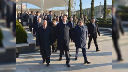 İlham Əliyev Ankaradakı Heydər Əliyev Parkına gedib