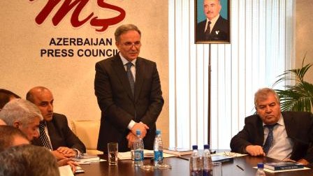 Mətbuat Şurasında «Ömür bitsə də…» kitabının təqdimat mərasimi keçirilib-FOTOLAR