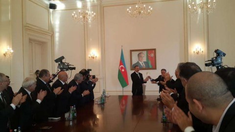 İlham Əliyevə “Jurnalistlərin dostu” mükafatı təqdim edilib - FOTO+VİDEO
