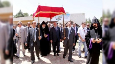 Erməni separatçılarının rəhbəri Los-Ancelesə pul dilənməyə gedib
