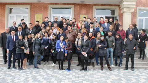 “Böyük İpək Yolu” əcnəbi gəncləri Şuşa qaçqınlarının şəhərciyinə aparıb
