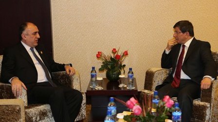 Elmar Məmmədyarov Əhməd Davutoğlu ilə görüşüb