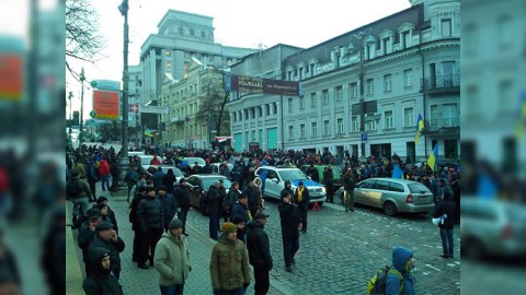 Kiyevdə Nazirlər Kabinetinin binası mühasirəyə alınıb