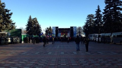 “Regionçular” Yanukoviçin müdafiəsinə qalxdı