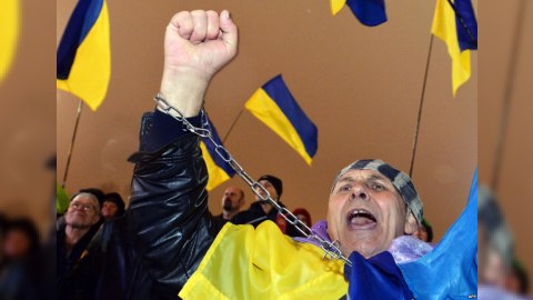 Keçmiş prezident: “Ukrayna inqilabının gedişini yaxın 48 saatda həll etmək olar”