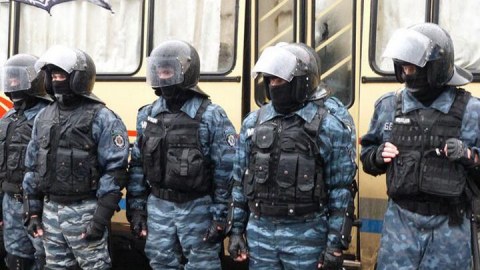 “Berkut”un Kiyevdəki bazası mühasirəyə alındı - FOTOLAR