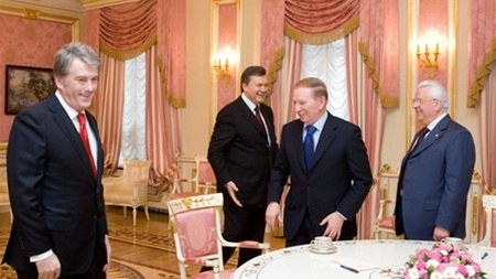 Ukrayna prezidenti keçmiş prezidentləri qəbul etdi - FOTO