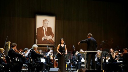 Heydər Əliyevin xatirəsinə həsr olunmuş musiqi gecəsi keçirilib- FOTOLAR