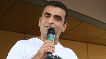 Tənqid, yoxsa təhqir? Telekanalların savadsızlarla işbirliyi... 