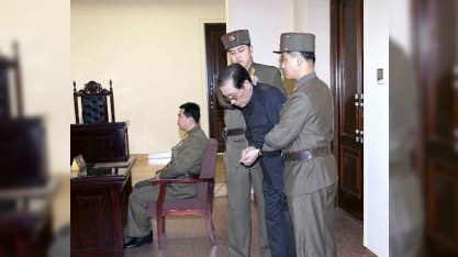 Koreya liderinin dayısını pulemyotla güllələyiblər - FOTO