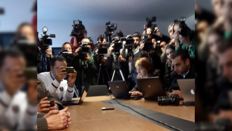 Həbsdən çıxan deputat ilk mətbuat konfransını keçirir - FOTOLAR
