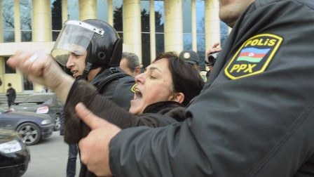 Hüquq müdafiəçilərin 3 qrupu: “Qarışqadan fil düzəldənlər” və... - Mövqe  
