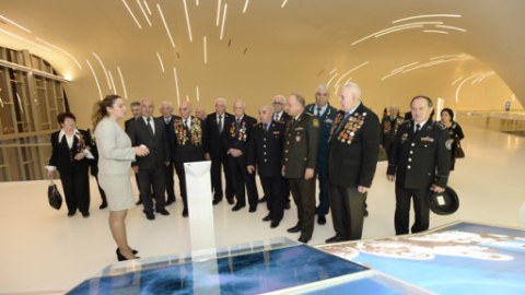 Müharibə və əmək veteranları Heydər Əliyev Mərkəzində olub - FOTOLAR
