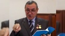 Erməni yazıçı azərbaycanlı müğənni Elnarəyə kitab həsr etdi