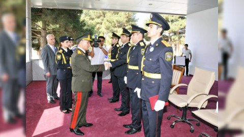 Polisdən qorxmalı, yoxsa hörmətlə yanaşmali?