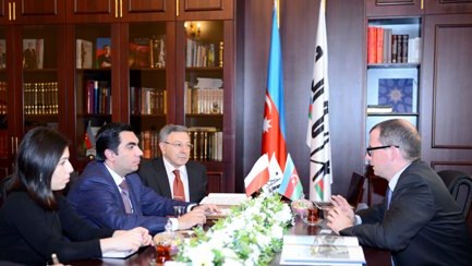 Polşanın ölkəmizdəki səfiri  Mixal Labenda Bakı Ali Neft Məktəbində olub
