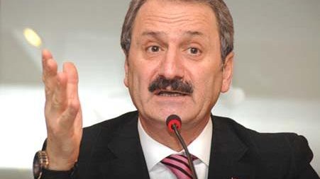 Türkiyədə oğlu tutulan nazir istefa verdi