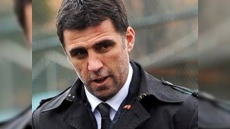 Hər şeyi Hakan Şükür başladı - Daha bir eks-nazir AKP-dən ayrıldı
