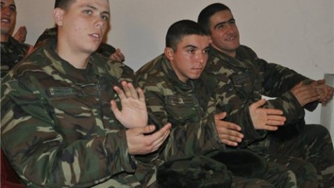 Millət vəkili Yeni ili əsgərlərlə qarşılayıb - FOTOLAR