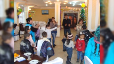 Deputat seçicilərilə görüşüb, uşaqlar üçün Yeni il şənliyi təşkil edib - FOTOLAR