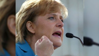 Angela Merkel yıxılıb, əzildi