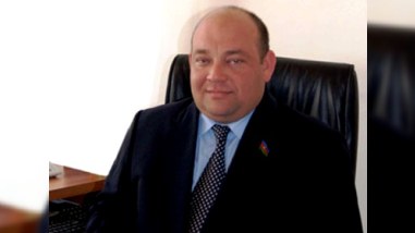 “Passiv və mediaya qapalı deputatdır” - Parlament jurnalistləri Xanlar Fətiyevi xarakterizə etdilər 