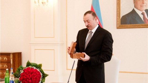 “2013-cü ilin adamı” mükafatı İlham Əliyevə təqdim olunub