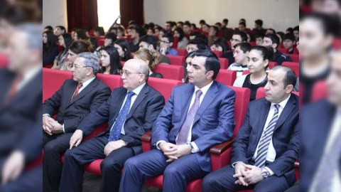 Elmar Qasımov: “Vətən şəhidlərini heç vaxt unutmayacaq”