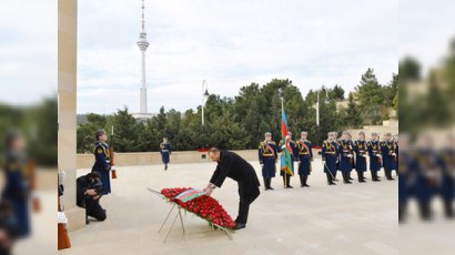 Prezident Şəhidlər xiyabanını ziyarət edib
