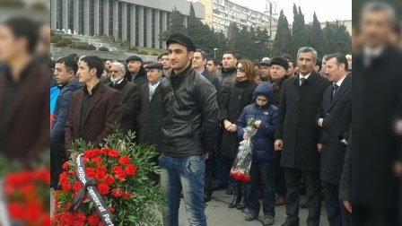  Şəhidlər xiyabanında Milli Şura-polis qarşıdurması - FOTOLAR