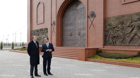 İlham Əliyev Gəncə şəhərində açılış mərasimlərinə gedib - FOTOLAR