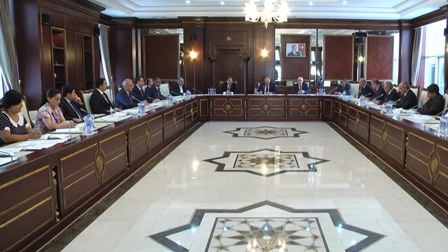 Milli Məclisin Komitə iclasında bələdiyyələrə “julik” deyildi