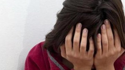 18 yaşlı qız: “Bizi atamın və qardaşlarımın gözü qarşısında zorladılar…”