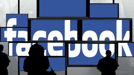 Barmaqla göstərilən adamlar - onlar Facebook-da yoxdur
