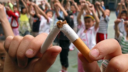 Məktəb və uşaq bağçalarında siqaret çəkmək qadağan edildi
