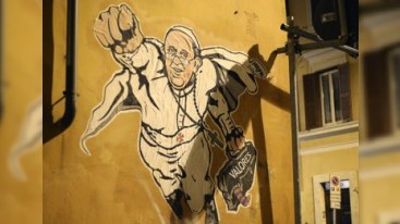 Roma Papası supermen oldu –FOTO
