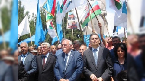 Müxalifət Rəsulzadənin abidəsini ziyarətə ayrı-ayrılıqda gedəcək