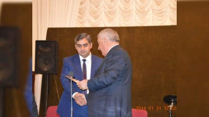İcra başçısı Gənclər günü ilə bağlı fəal gəncləri mükafatlandırıb