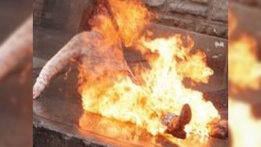 Bakıda sevgilisinə görə özünü yandıran qız öldü