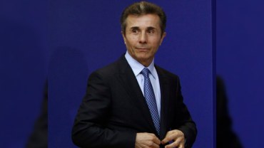 Keçmiş baş nazir qeyri-hökumət təşkilatı yaratdı