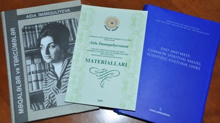 Nərgiz Paşayeva anası haqda kitabları kitabxanaya hədiyyə etdi