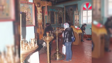 Rus kilsəsində şam yandıran “müsəlman” və keşişin ovcunda əzilən manatlar - REPORTAJ