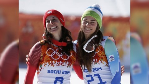 Olimpiada tarixində iki idmançı qız yeni hadisəyə səbəb oldu