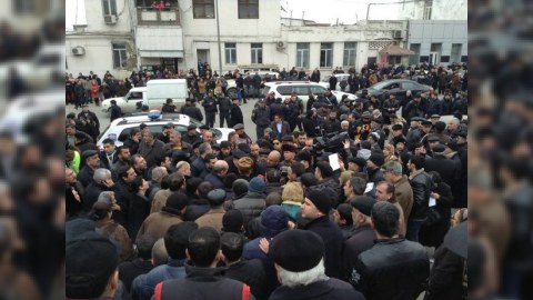 ”Sovetski” sakinlərinin ETİRAZI: “Bizim davamız özbaşınalıq edən məmurlarladır” - FOTOLAR