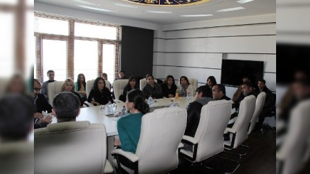 İki dövlət rəsmisi Xocalıda hər iki valideynini itirmiş 25 gənclə görüşdü - FOTO