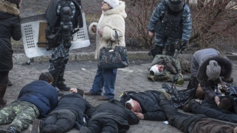Kiyevdə döyüş gedəndə Yanukoviç Putinə zəng edib - FOTOLAR