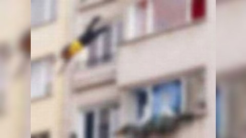Bakıda Lombard sahibi özünü 7-ci mərtəbədən ataraq intihar edib 
