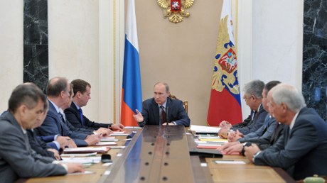 Putin Ukrayna ilə bağlı təcili iclas keçirdi