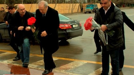 Ayaz Mütəllibov Xocalı qurbanlarını yad etdi